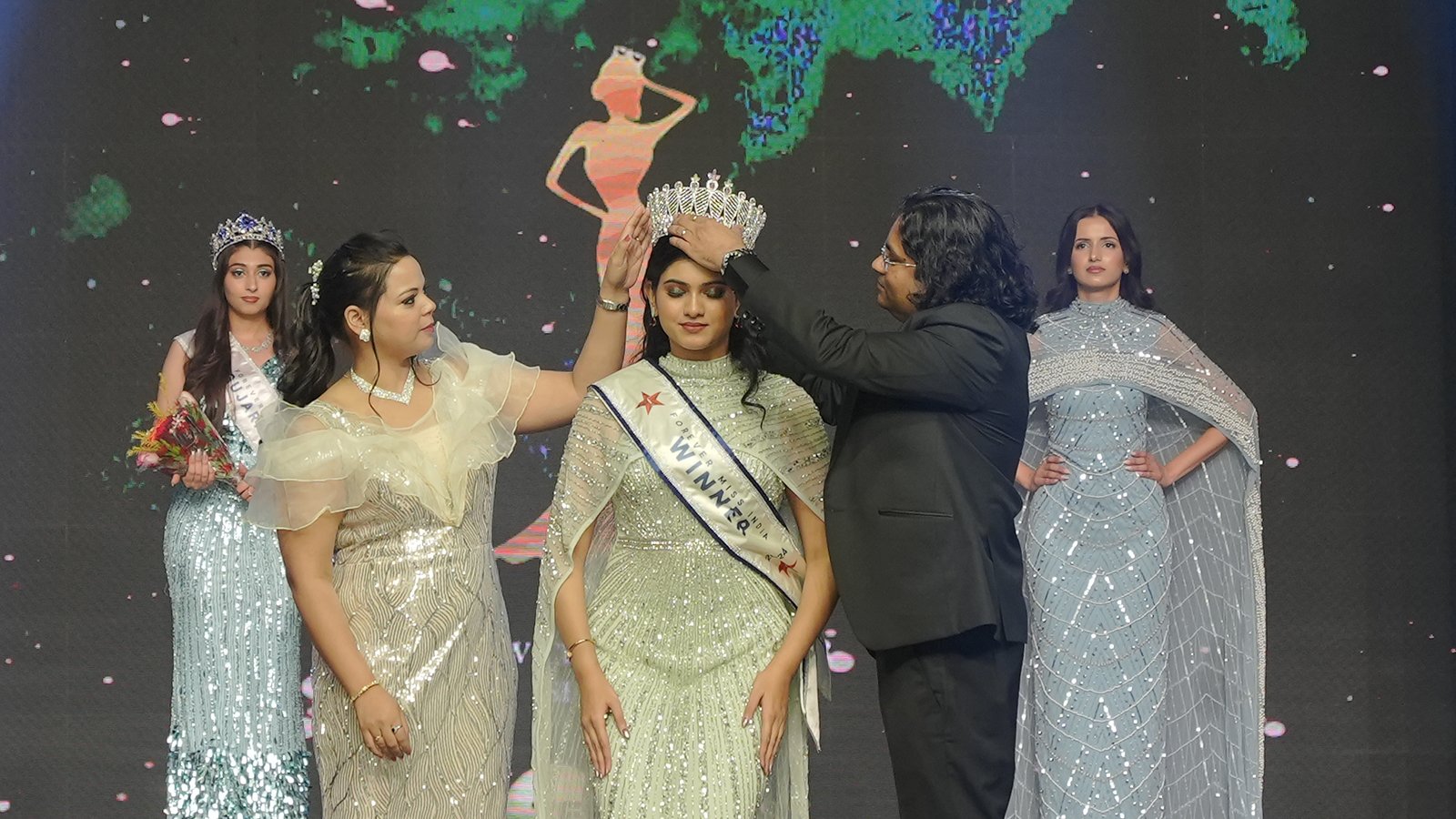 Kolkata’s Adrija Ray Crowned Forever Miss India 2024 at Zee Studios ...